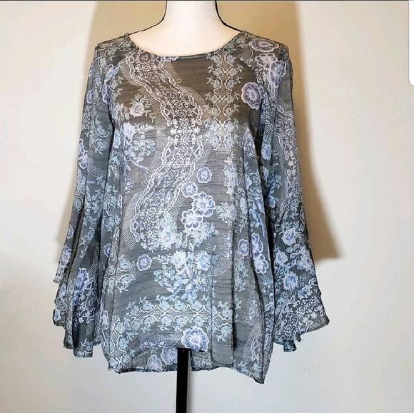 LC Lauren Conrad Tops - {LC Lauren Conrad} NWOT bell sleeve blouse size L